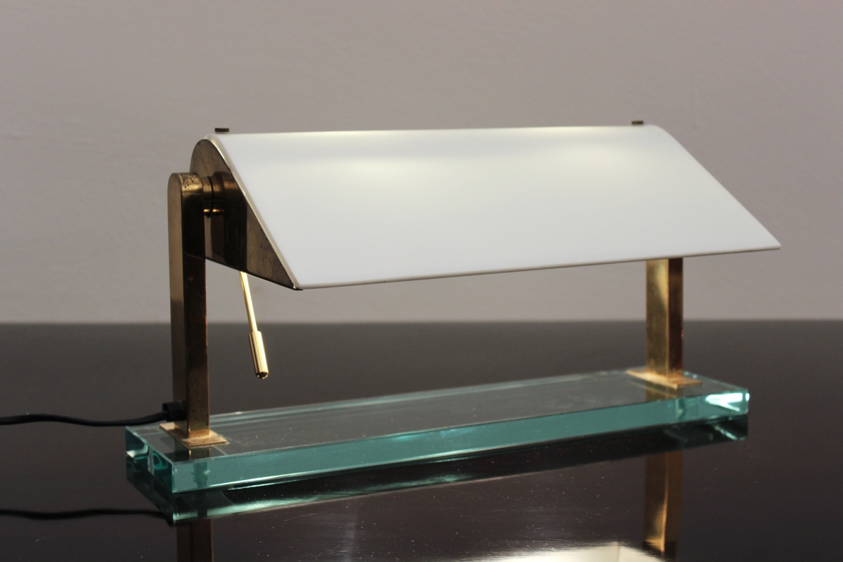 Lampada da tavolo con struttura in ottone, Prod. Fontana Arte 1940ca.