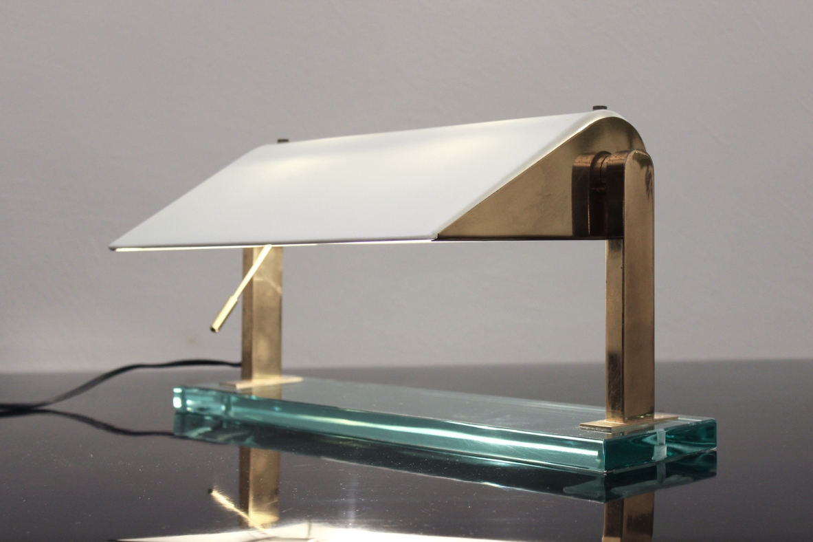 Lampada da tavolo con struttura in ottone, Prod. Fontana Arte 1940ca.