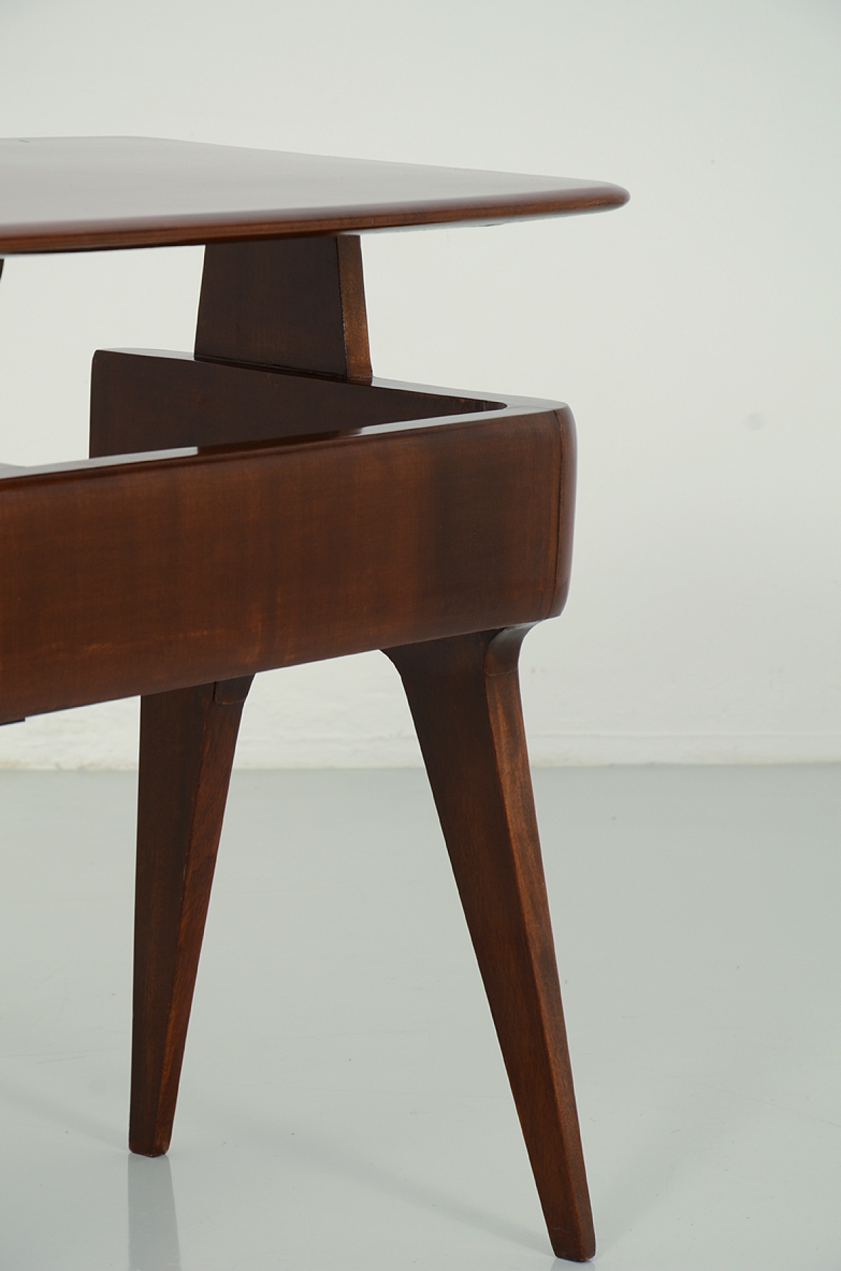 Modern desk table on sale shop Milan