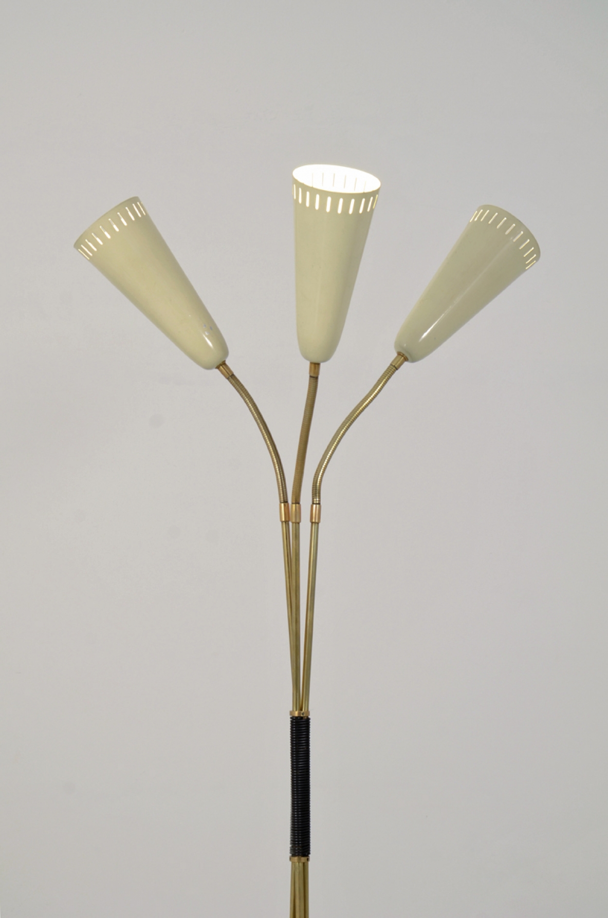 Negozio vintage luci lampade illuminazione interni decorazione Milano