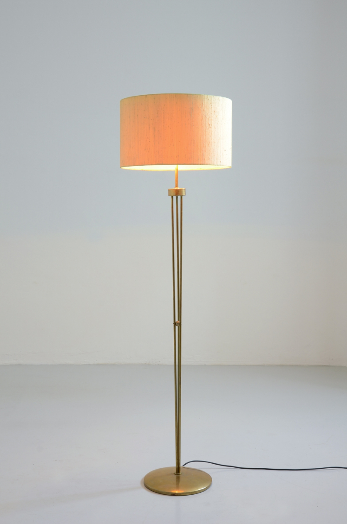 Lampada da terra con stelo in ottone, Belgio 1950ca.