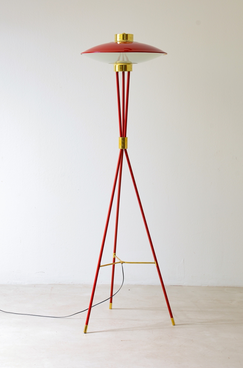 Stilnovo Milan  Rare floor lamp in red lacquered metal.Stilnovo manufacture, approx. 1950.