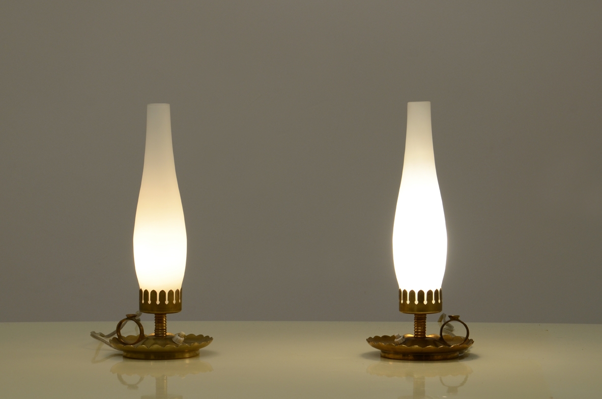 Coppia di lampade a lanterna, ottone e vetri opaline, Italia, 1940ca.