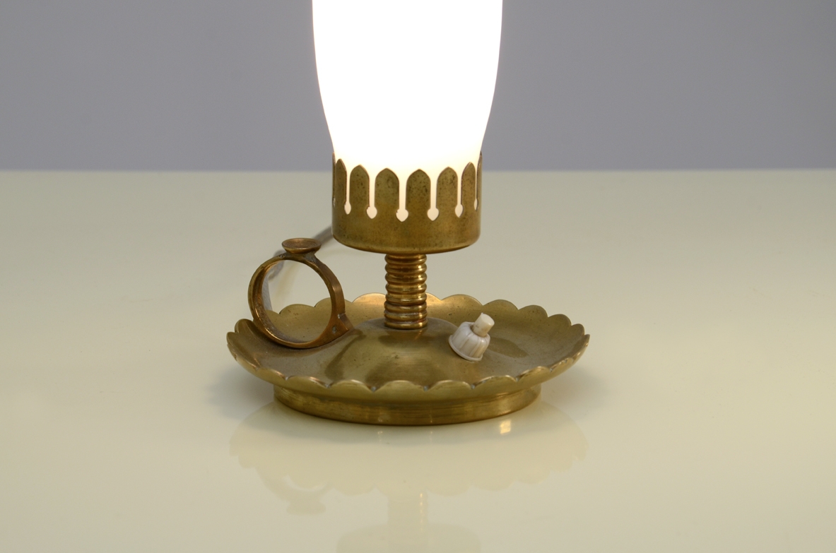 Coppia di lampade a lanterna, ottone e vetri opaline, Italia, 1940ca.