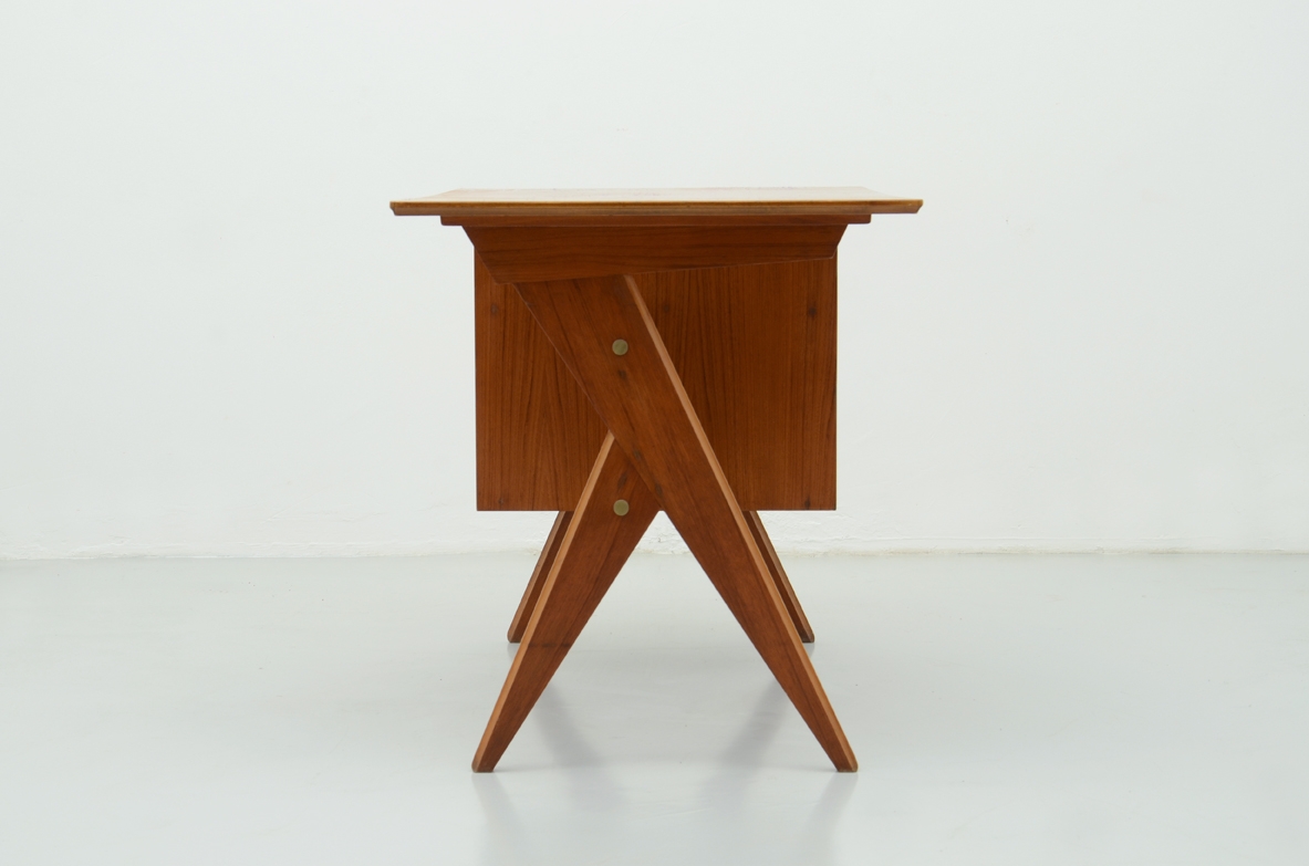 Writing table in oak with 3 drawers, Italy, 1950's.