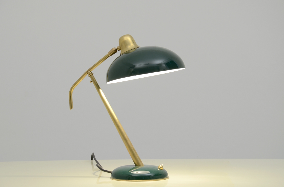 Lampada da tavolo in metallo laccato verde e ottone, Italia 1950ca.