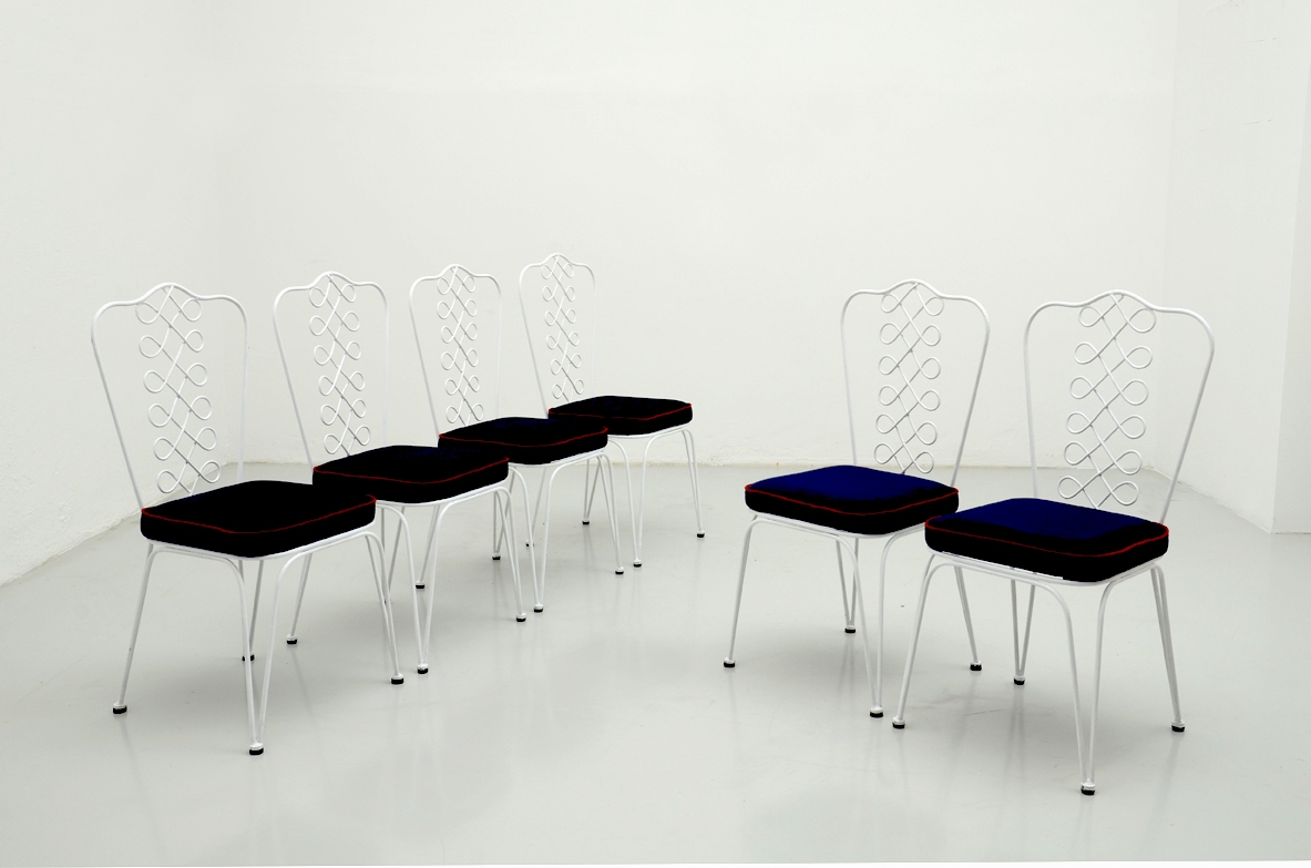 Set of six 1950's chairs with a very nice back and upholstered seat. Very closed to some samples designed by Gio Ponti.