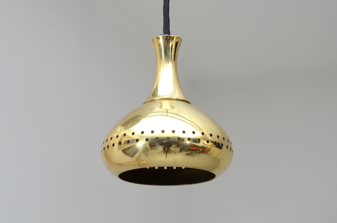 H.Agne Jacobsson, gruppo di lampade in ottone sagomato e forato, Svezia 1950ca.