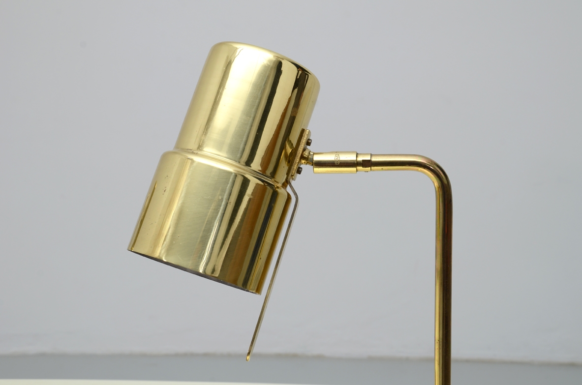 Hans-Agne Jakobsson Model B195/2 table lampada da tavolo in ottone.  Prodotta da Hans Agne Jakobsson AB Swvezia 1960.