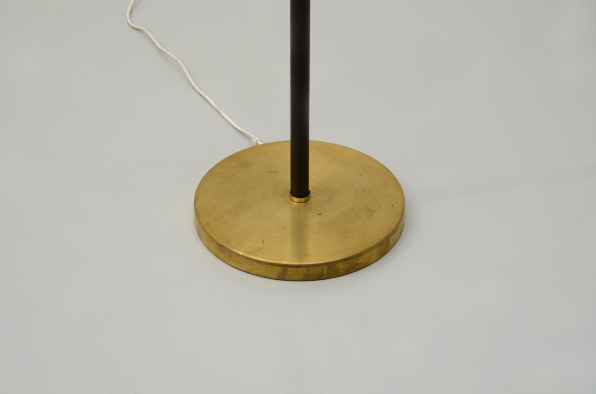 H.Agne Jakobsson, coppia di lampade con base e stelo in ottone, Svezia 1960ca