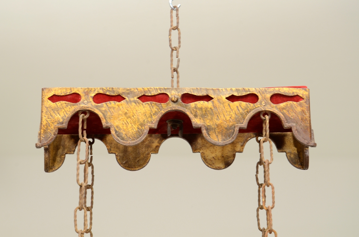 Lampadario in bronzo a otto candele, Italia 1930.