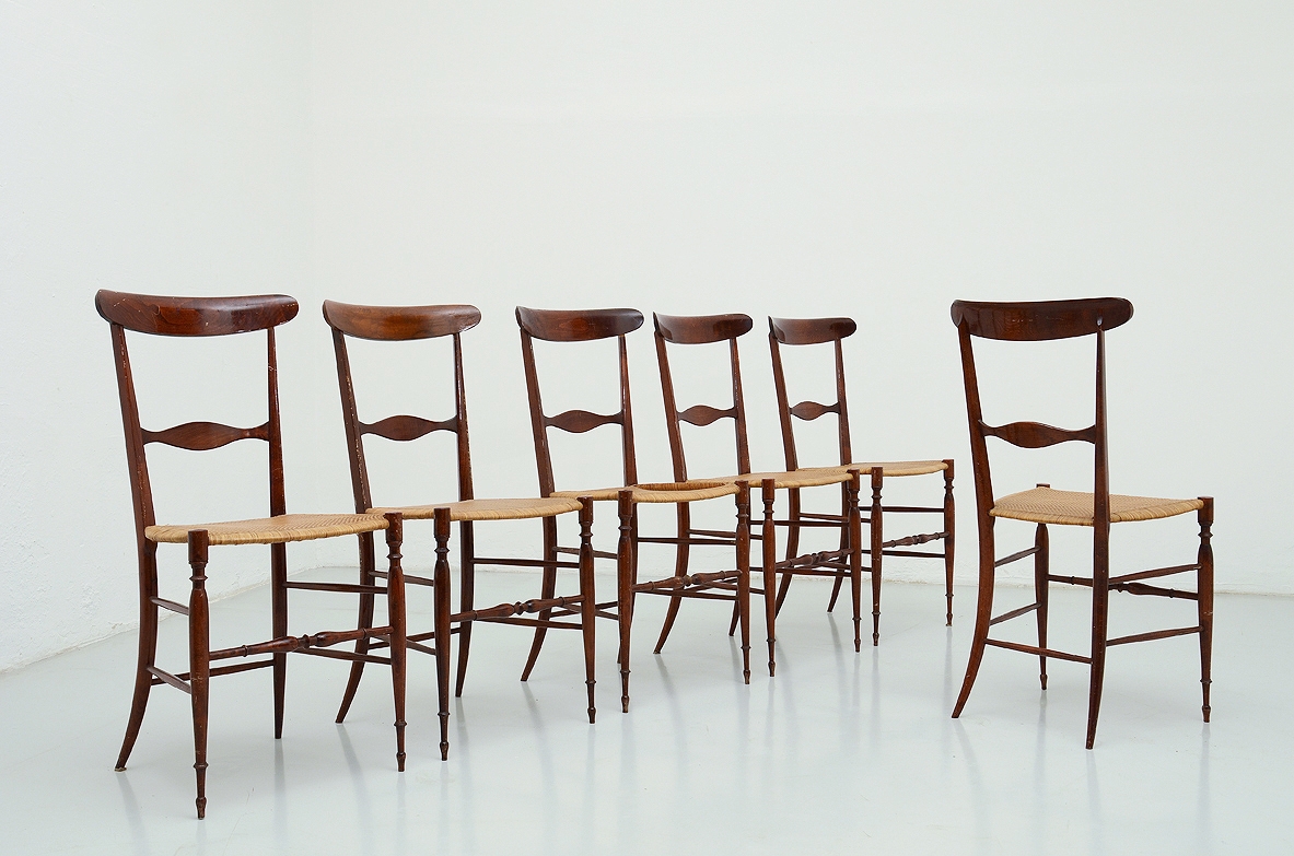 Very refined set of eight Campanino light chairs with staw seat, Flli Levaggi Chiavari, 1920's.