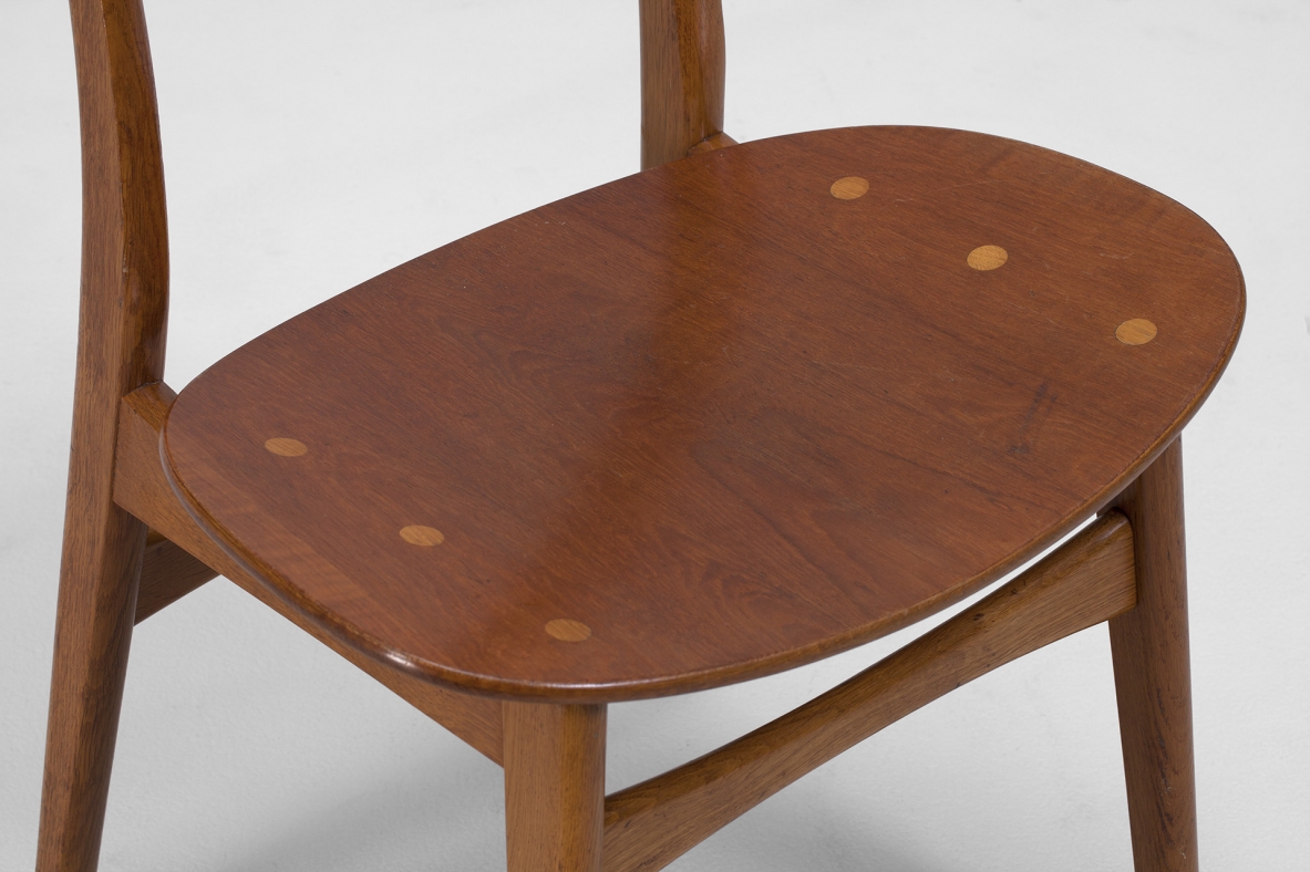 CH30 chairs in oak designed by Hans Wegner