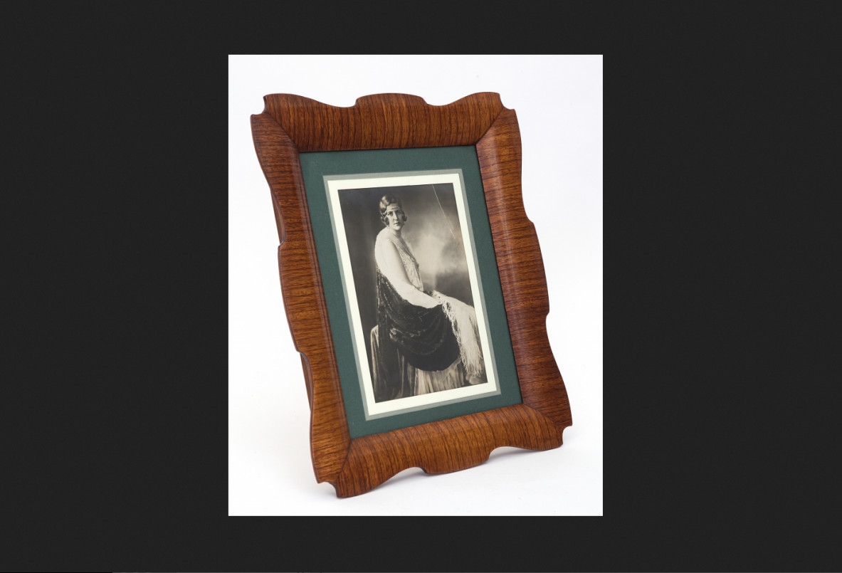 Mid century furniture decoration photoholder frame artworks Milan