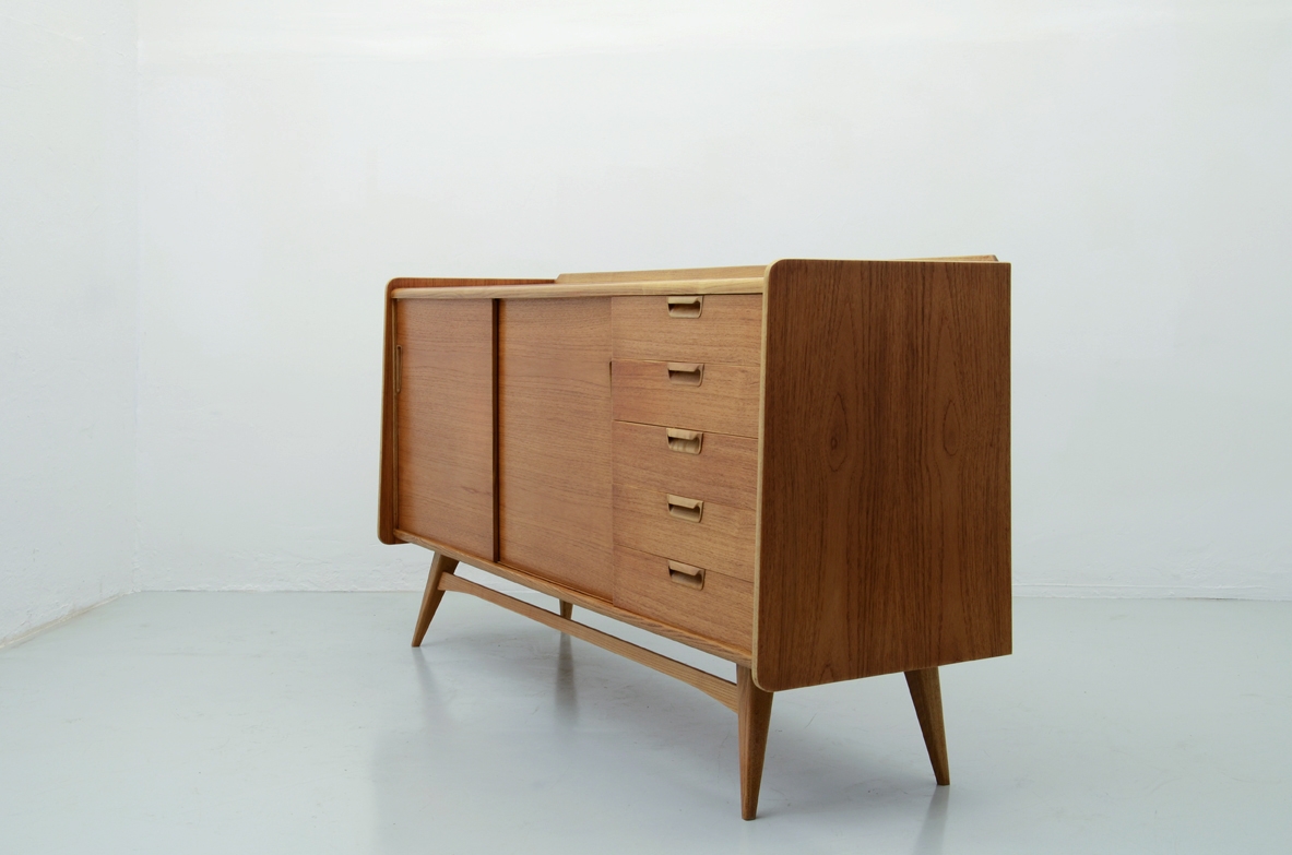sideboard in rovere biondo con interni in acero, Francia,1950ca.