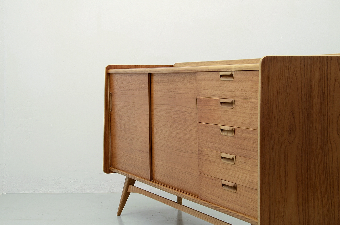 sideboard in rovere biondo con interni in acero, Francia,1950ca.