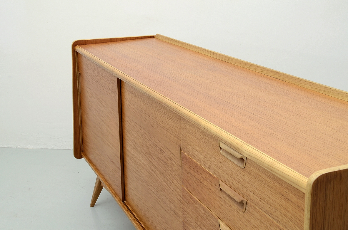 sideboard in rovere biondo con interni in acero, Francia,1950ca.
