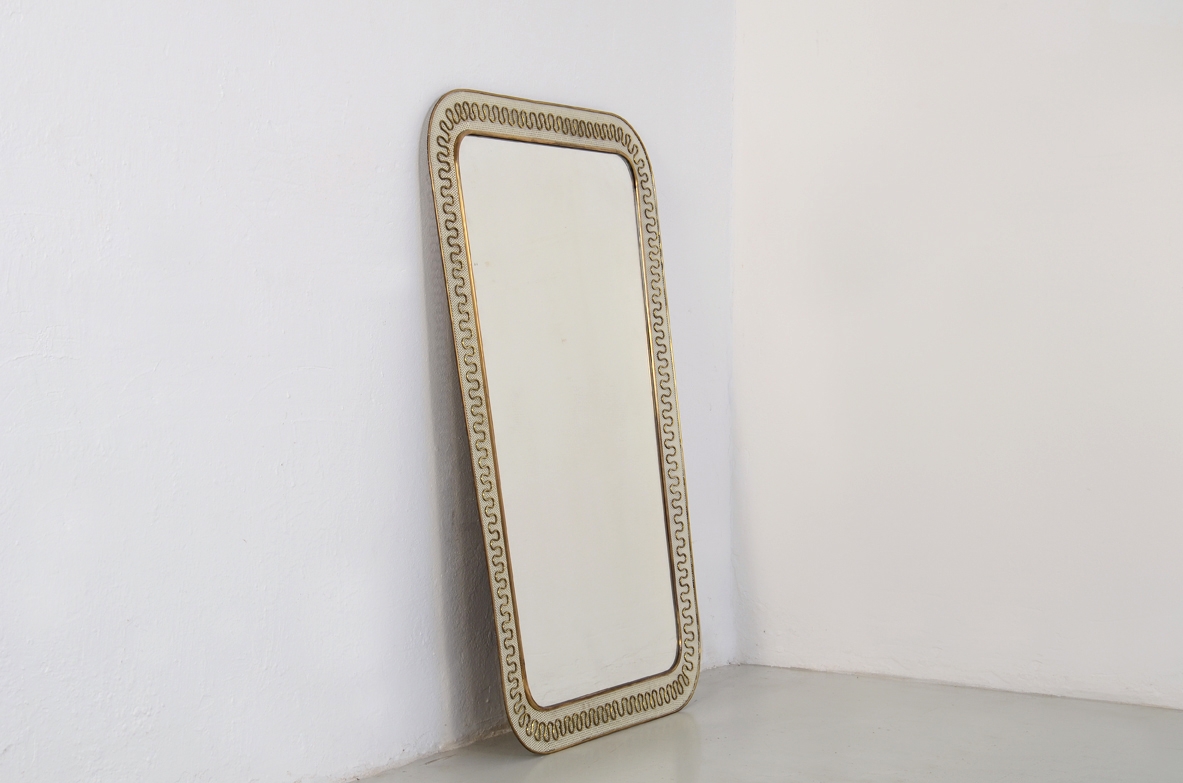 Carlo Erba, specchiera con cornice in metallo traforato e motivo a serpentina in ottone, 1950ca.