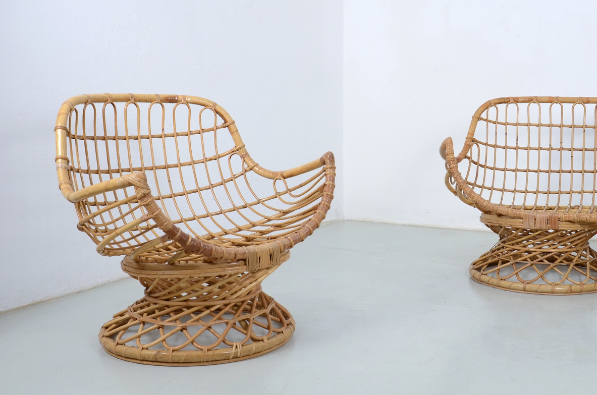 Salotto composto da divano e grandi poltrone in rattan, Italia 1960ca.