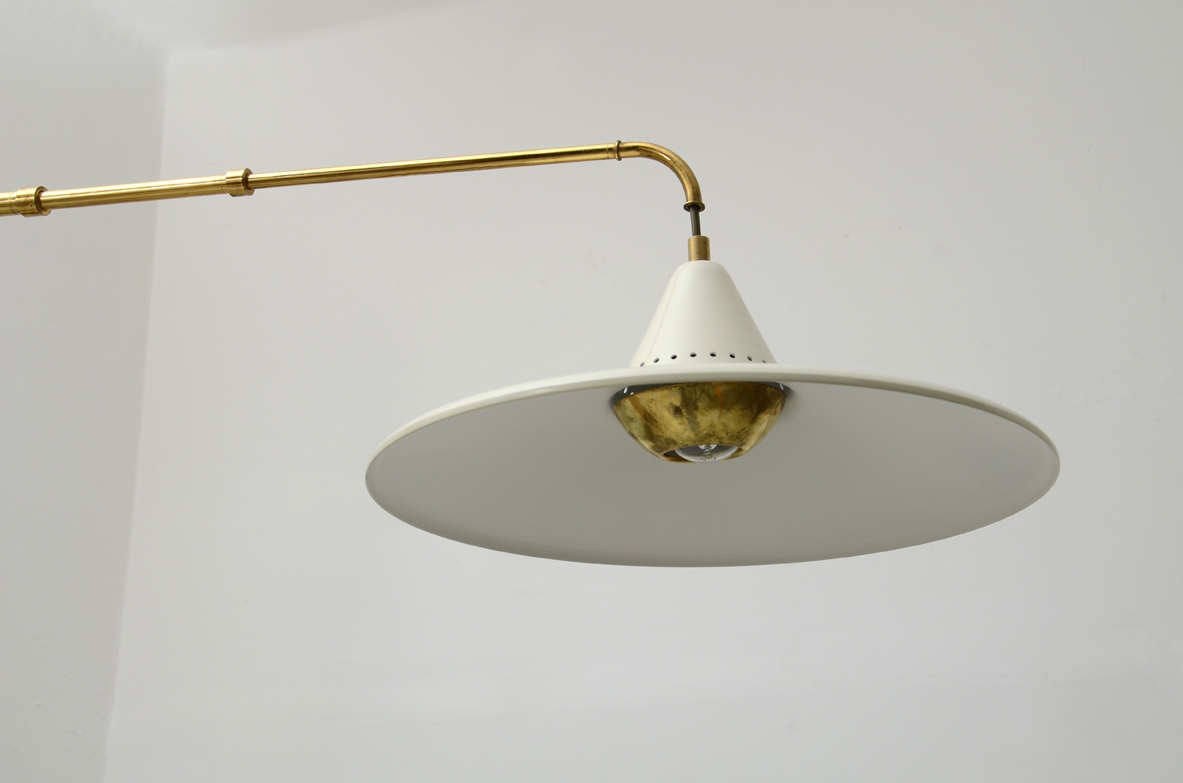 !950's Italian extensible lamp with metal shade.