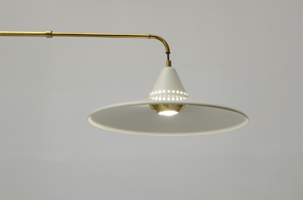 !950's Italian extensible lamp with metal shade.