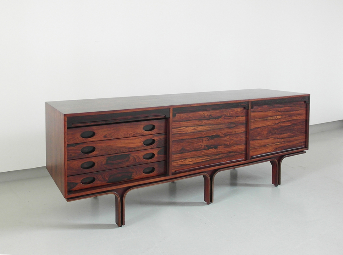 Gianfranco Frattini, mobile contenitore in legno di palissandro, produzione Bernini 1957.