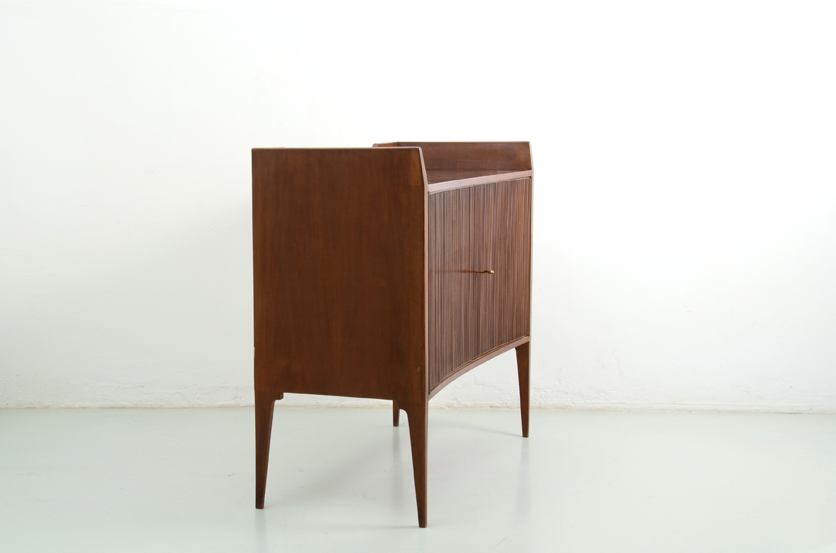 Italian sideboard with grinded convex front and very elegant thin long legs, attr. to Guglielmo Ulrich 1950's.