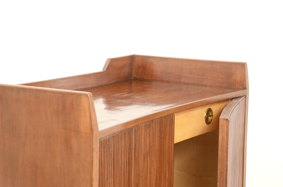 Italian sideboard with grinded concave front and very elegant thin long legs, attr to Guglielmo Ulrich 1950's.