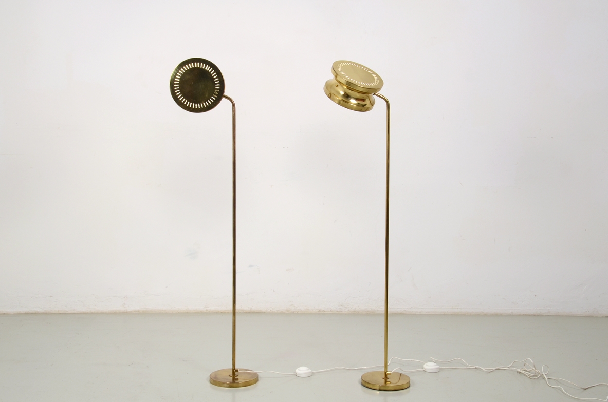 Anders Pherson, due lampade da terra in ottone modello 292,  Svezia 1960.
