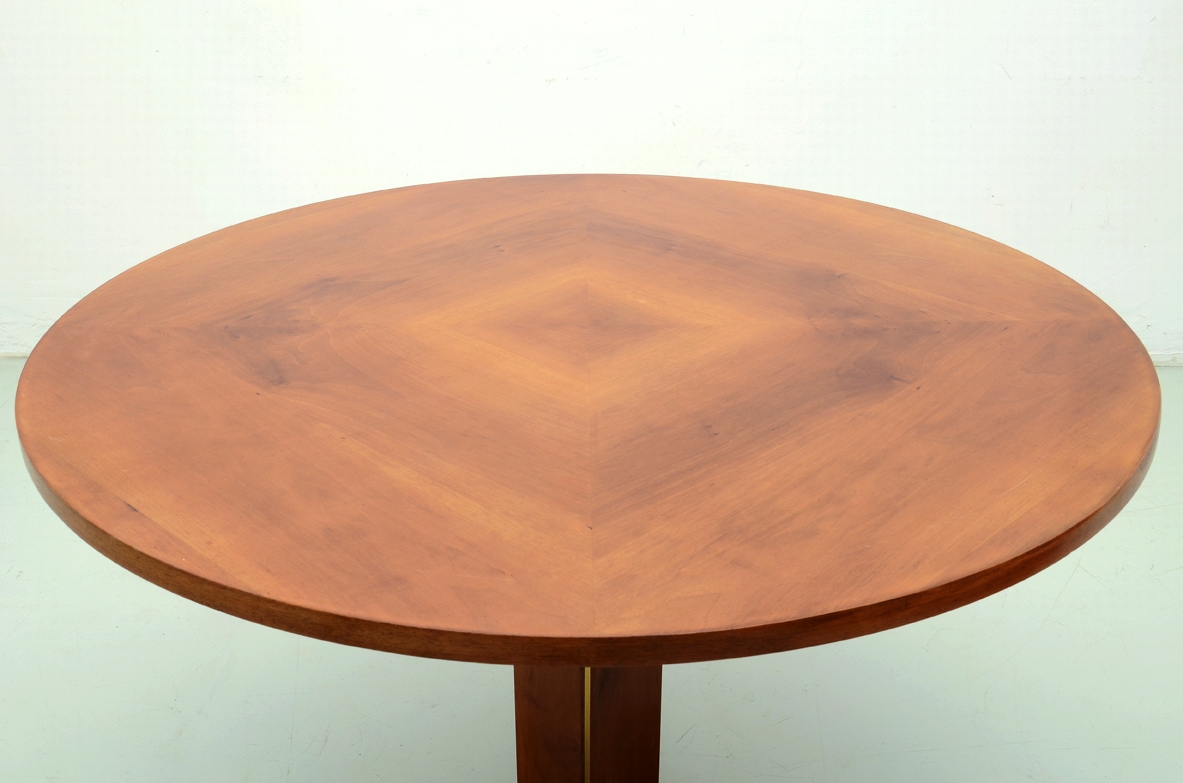 Italian 1950's elegant table in light walnut with crossed base.
