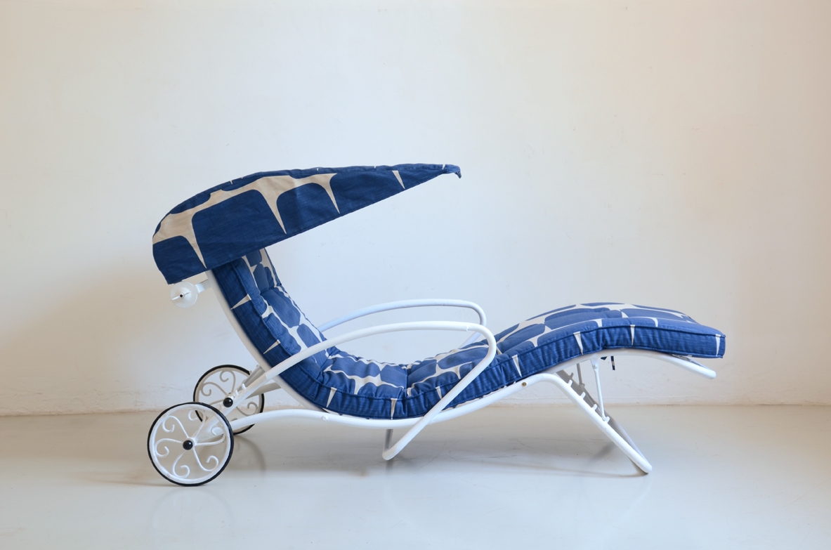 Stunning Italian 1950's garden daybed with adjustable seat and back.
