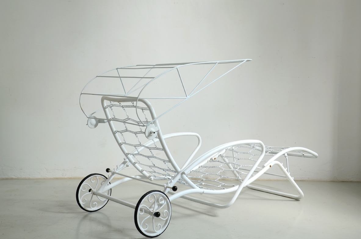 Stunning Italian 1950's garden daybed with adjustable seat and back.