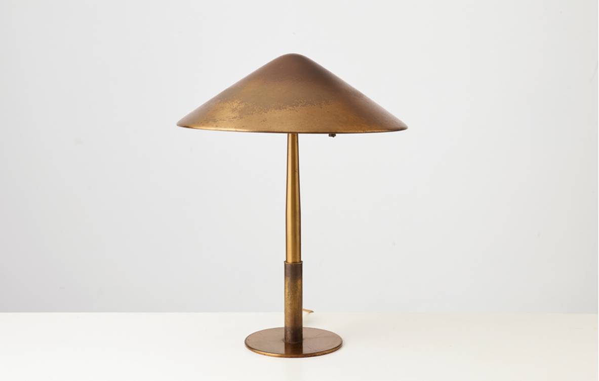 Stilnovo, grande lampada da tavolo mod.8084 in ottone. Etichetta del produttore. 1950ca.