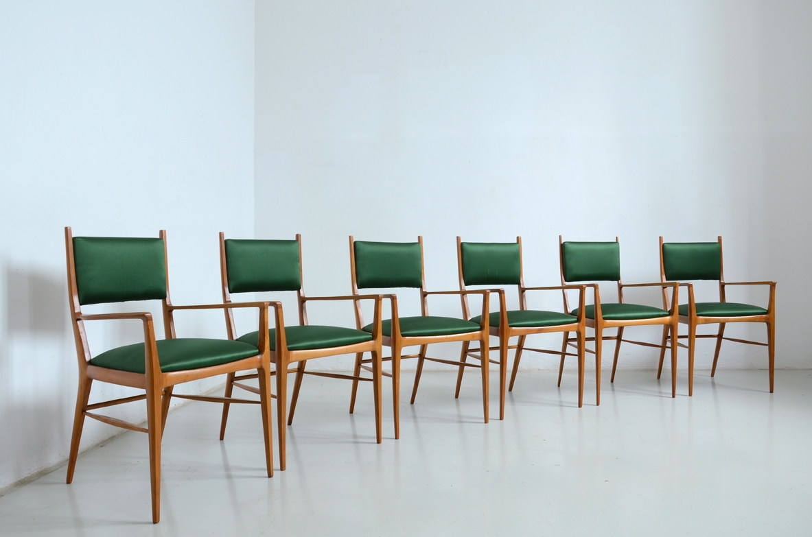 Elegant group of 6 chairs in cherry wood, with satin seat and back, 1950s.