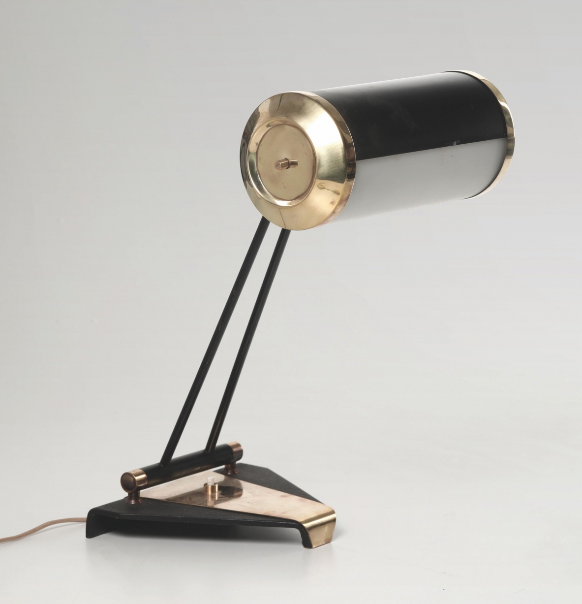 Stilnovo, table lamp with structure in brass and lacquered metal.