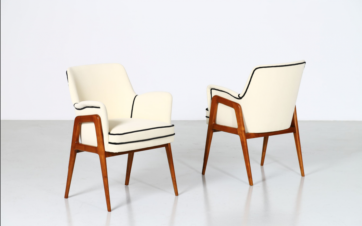 Gio Ponti, coppia di poltrone in legno di noce per casa Grimaldi
