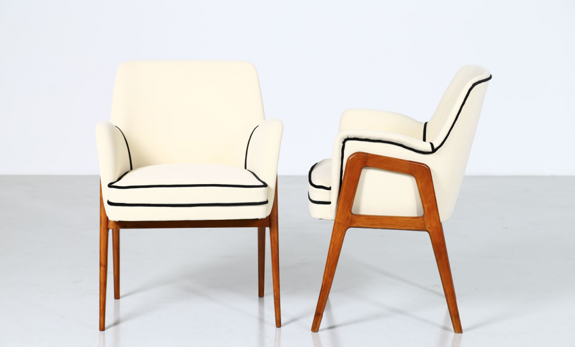 Gio Ponti, coppia di poltrone in legno di noce per casa Grimaldi