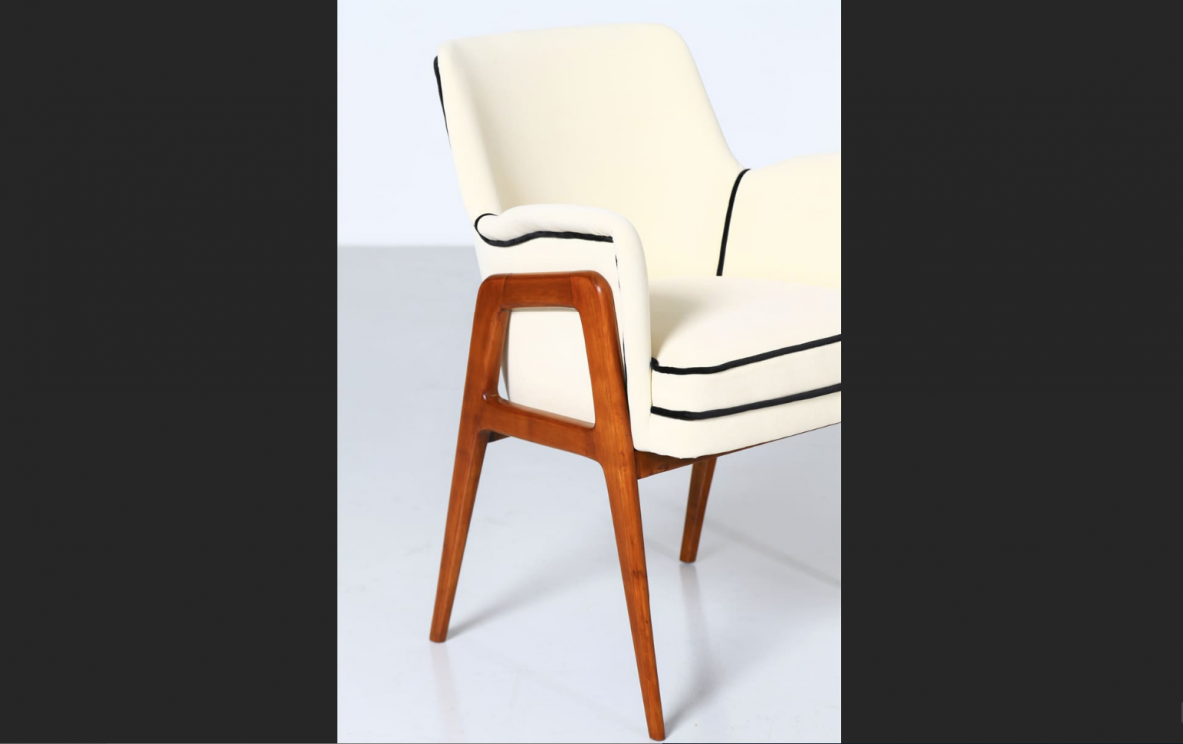 Gio Ponti, coppia di poltrone in legno di noce per casa Grimaldi