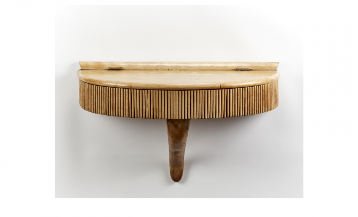 Pretty maple shelf / console with internal compartment. Italy, 1940ca.