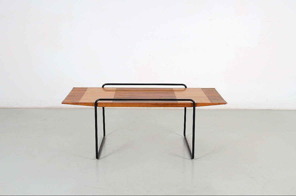 Italian 1950’s coffee table in teak and maple wood with black metal structure.