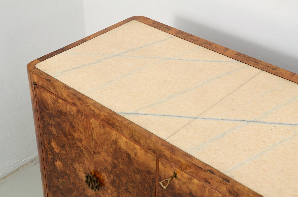 Tomaso Buzzi, important 1930's sideboard on elegant legs, marble top and a bar inside. 