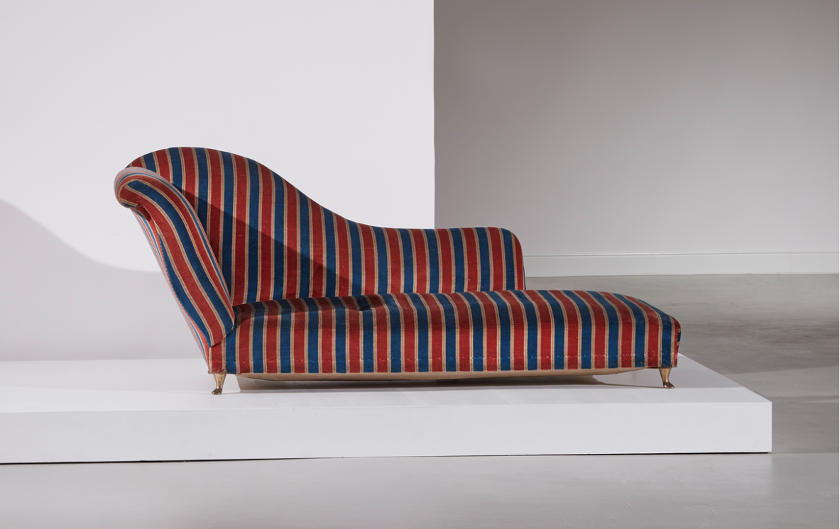 Dormeuse in ottone e velluto imbottito. Produzione I.S.A Bergamo anni '50.
