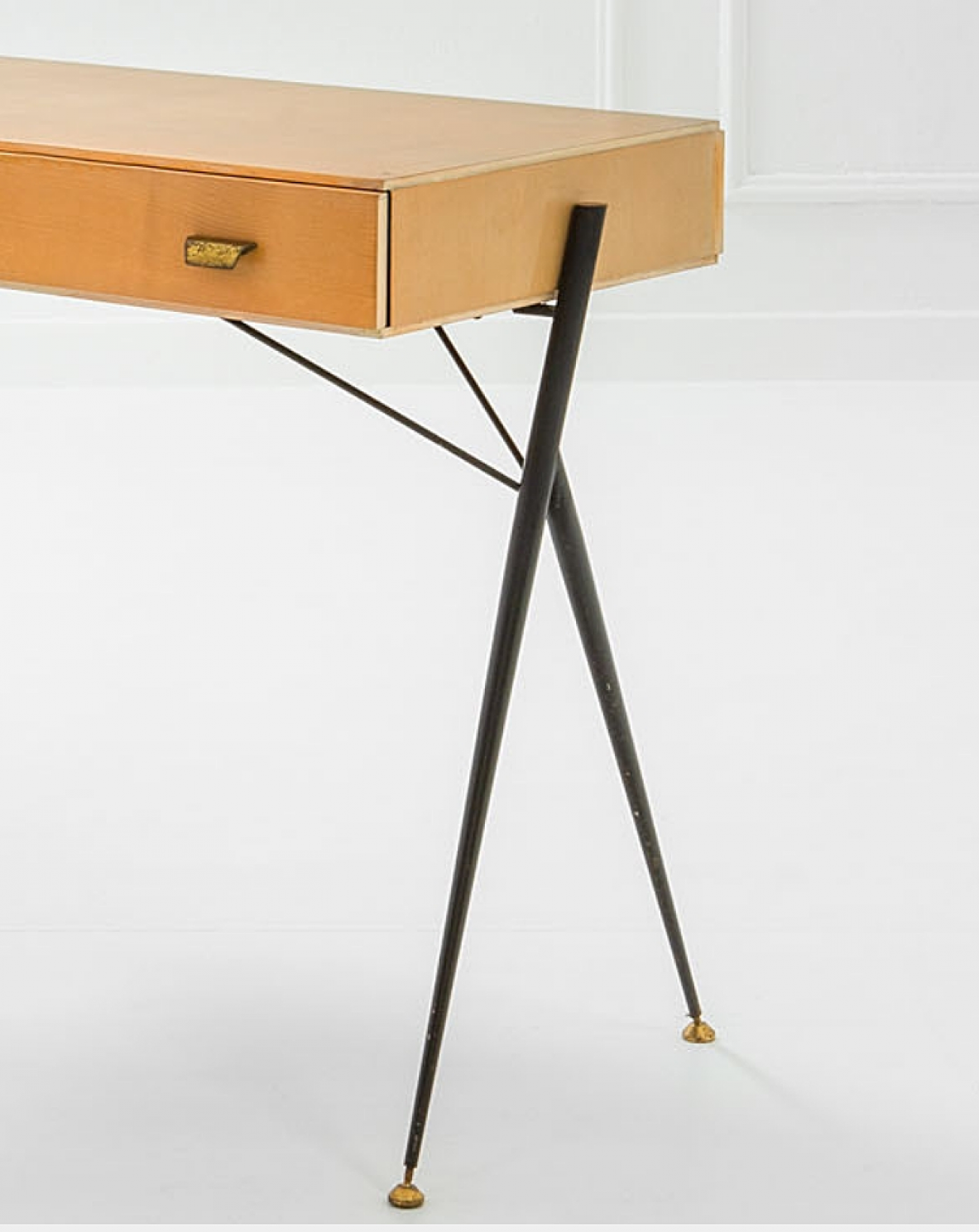 Silvio Cavatorta small and refined desk in light wood and thin metal and brass structure. Prod.Cavatorta & Co. Roma Italy 1950.