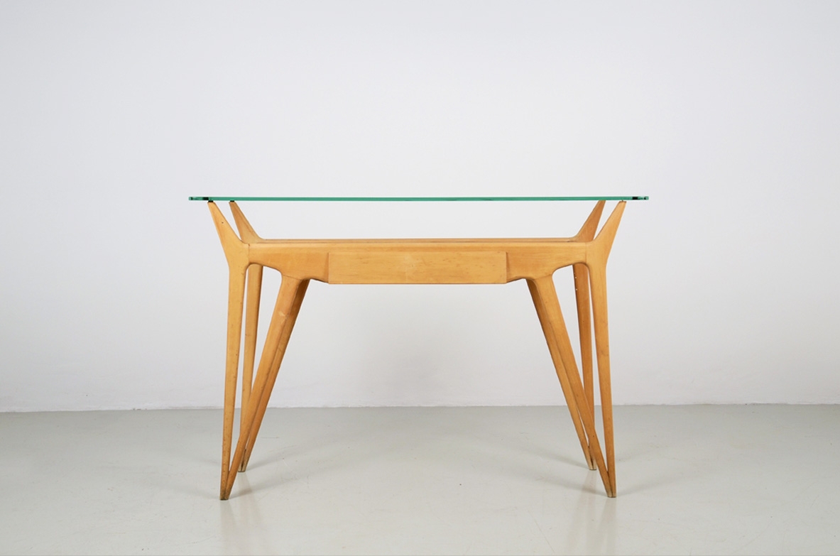 Italian manufacture, console in blond maple with a central drawer and glass top. Italy, circa 1950.