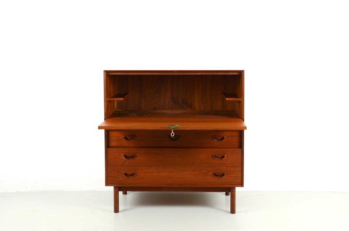 Peter Hvdt & Orla Mølgaard-Nielsen, small cabinet in teak wood, Sborg Mobelfabrik, Dememark late 1950's.
