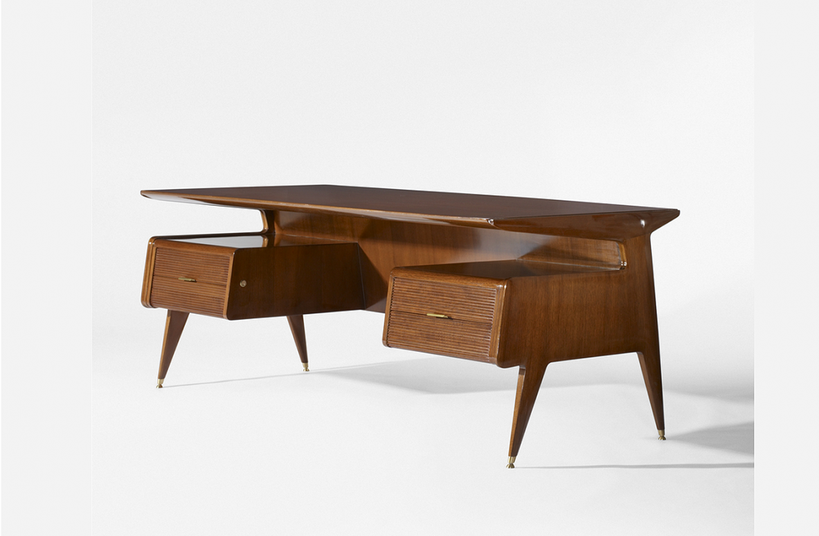 Guglielmo Ulrich, splendid 1950's desk manufactured by Arredamenti Casa. Front and back in grinded mahogany, brass details.