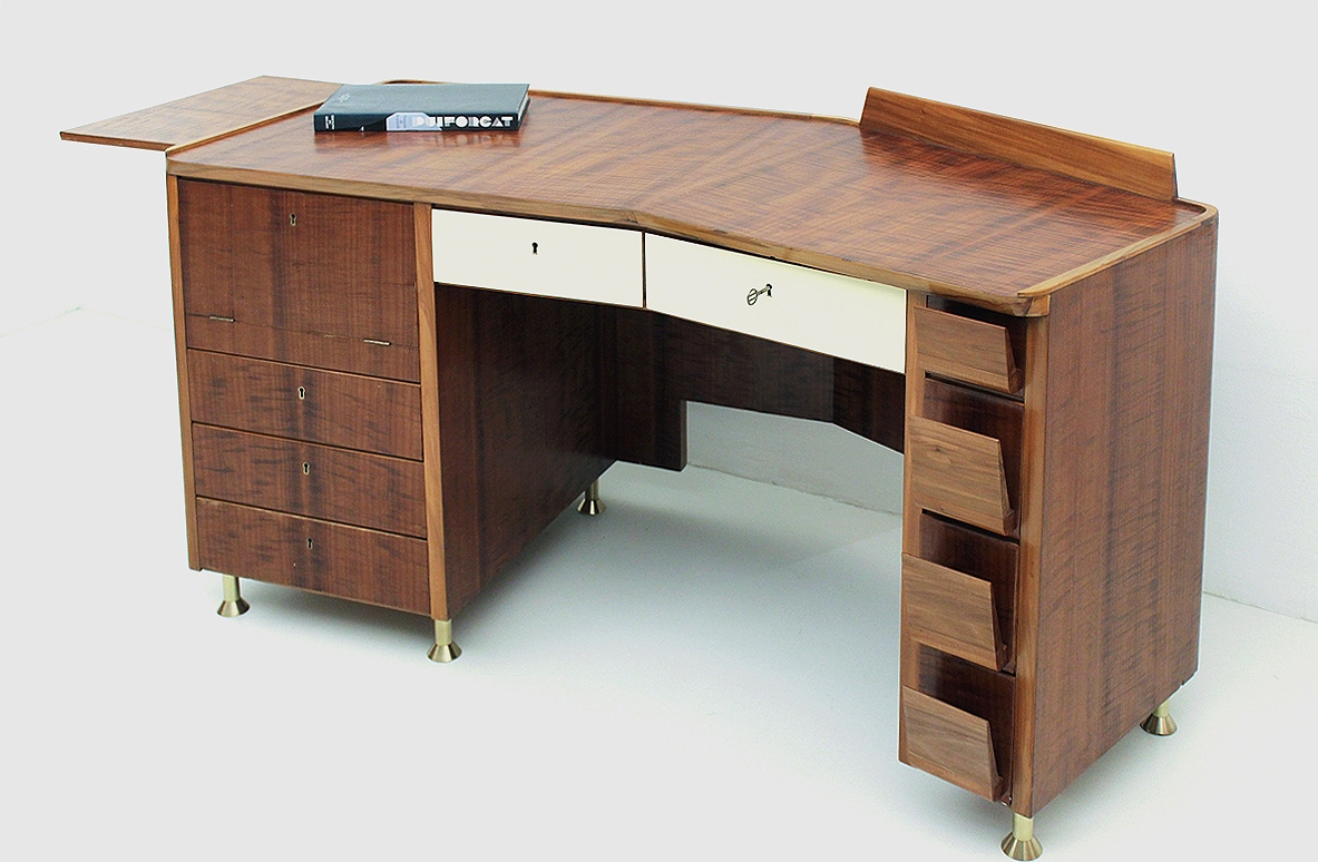 Alberto Rosselli, unique curved writing table with refined details. Bibl.Domus pg 558
