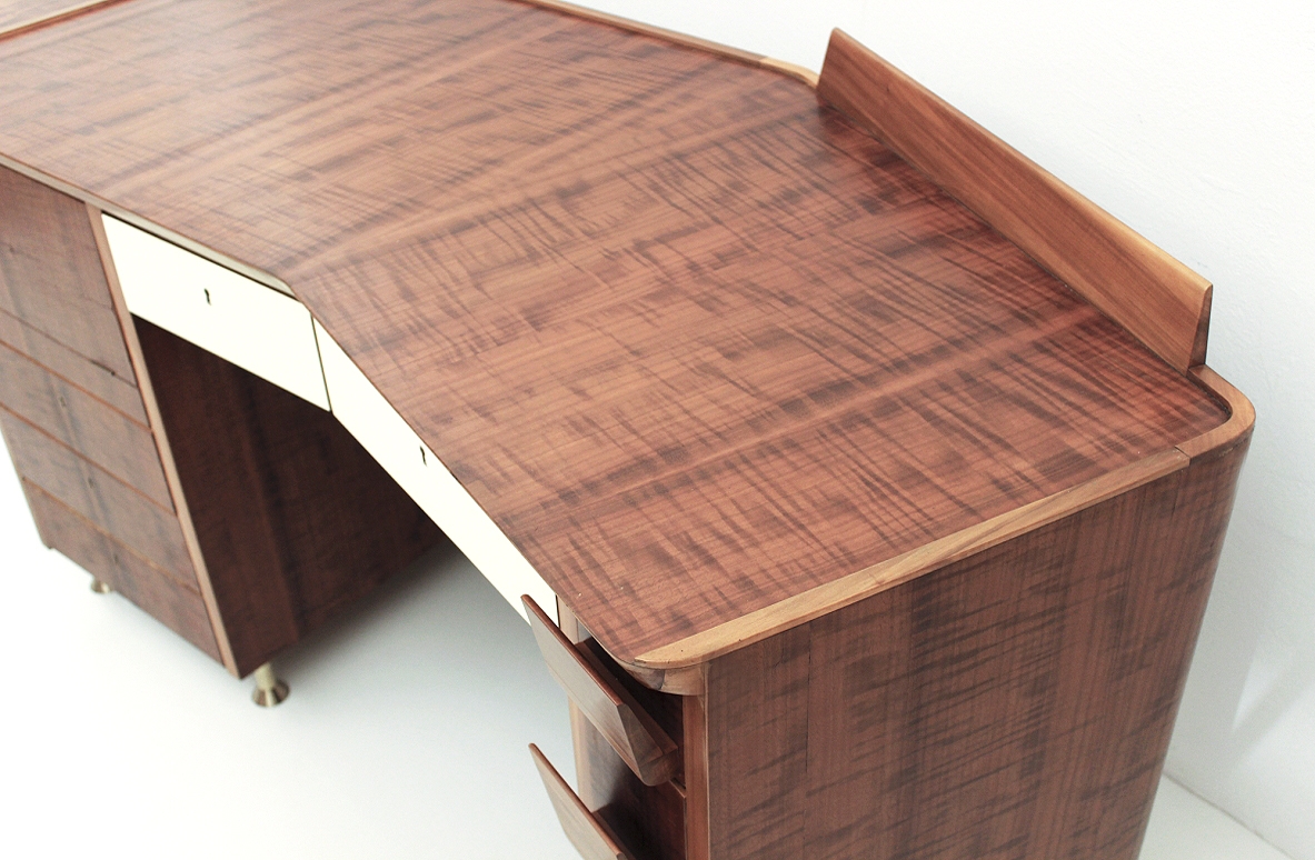 Alberto Rosselli, unique curved writing table with refined details. Bibl.Domus pg 558