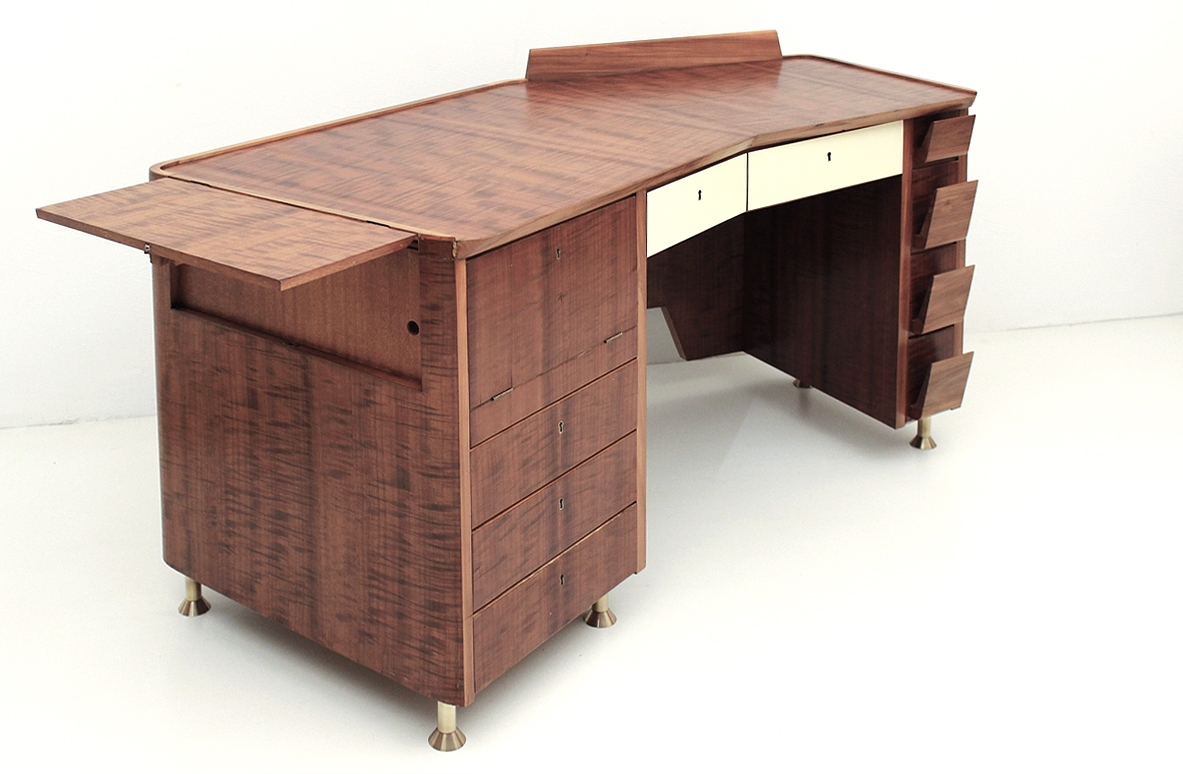 Alberto Rosselli, unique curved writing table with refined details. Bibl.Domus pg 558