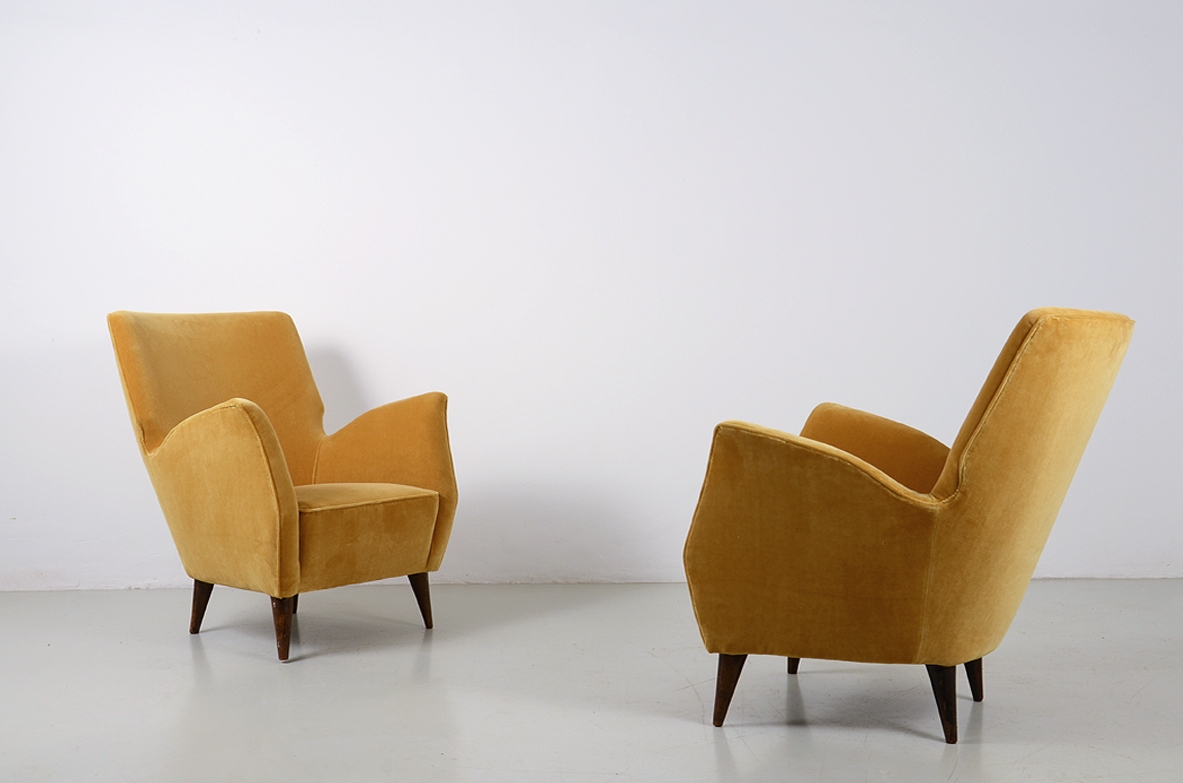 Fratelli Rizzi, coppia di poltrone rivestite in velluto. Produzione Flli.Rizzi Torino 1950.